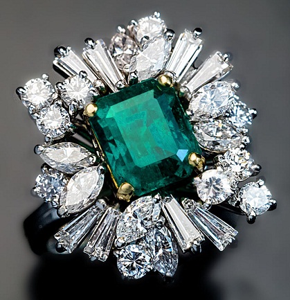 Vintage aszimmetrikus smaragd eljegyzési gyűrű