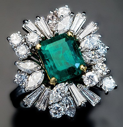 Vintage asymmetrisk smaragd forlovelsesring