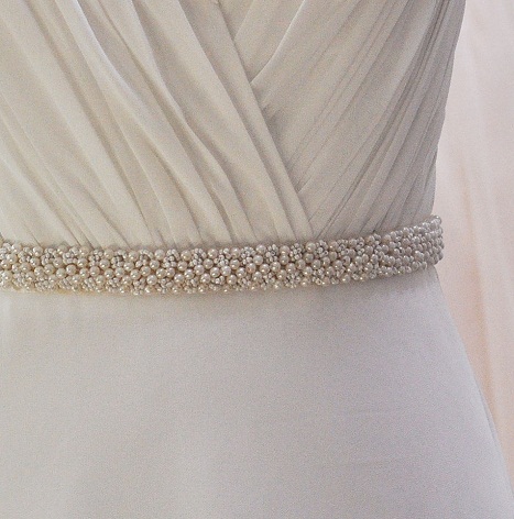 Hvidbælte med perler til bryllup