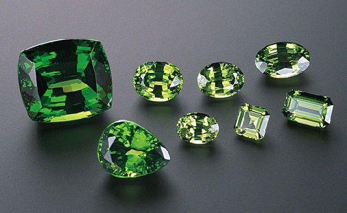 Demantoid gránát drágakő