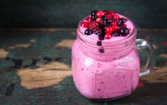 Berry smoothie til forbrænding af mavefedt