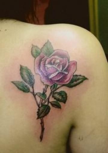 Inspirerende Rose Vine Tattoo Design