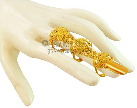 Traditionel lagdelt brude ring i guld: