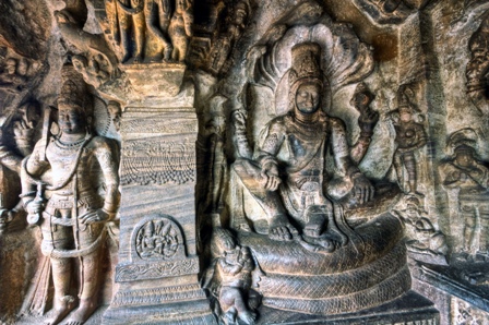 Bhuvaraha og Trivikarma badami huler arkitektur