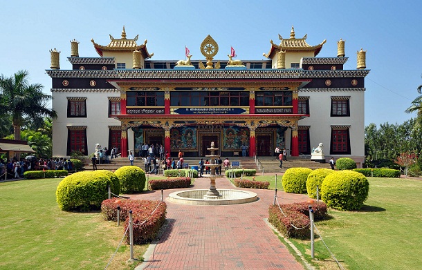 Híres buddhista templomok Indiában-Namdroling Nyingmapa tibeti kolostor