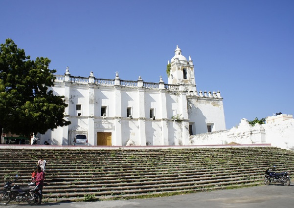 kirke-af-st-francis-of-assisi_diu-turist-steder