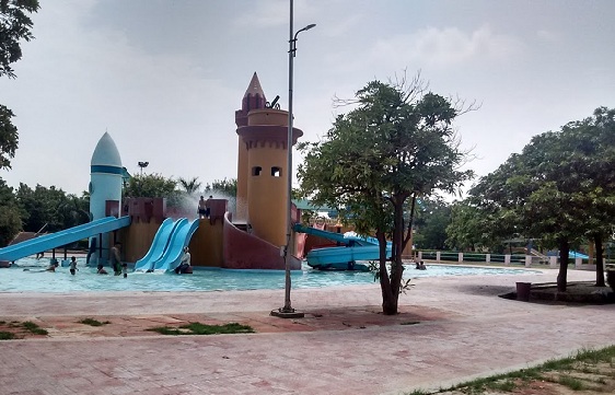 parker-i-agra-delfin-vand-park