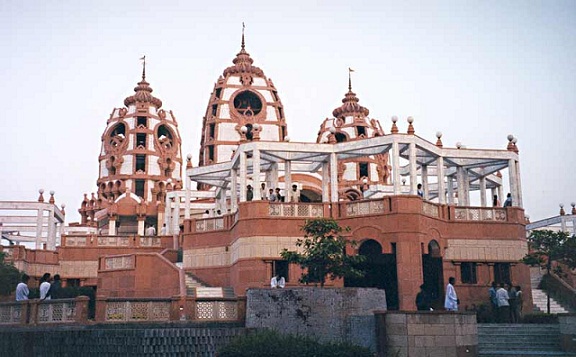 Híres templomok Delhi-Iskcon templomában