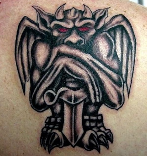 Siddende Gargoyle Tattoo Design