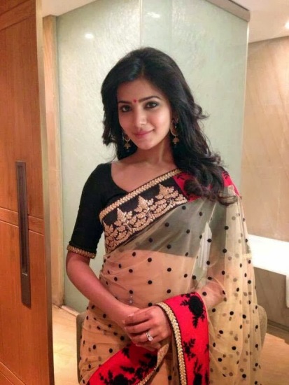 samantha i ferskenfarve saree