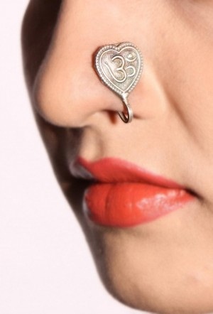 Designer “Om” indgraveret sølvring