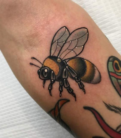 Smukke Bee Tattoo Designs 1