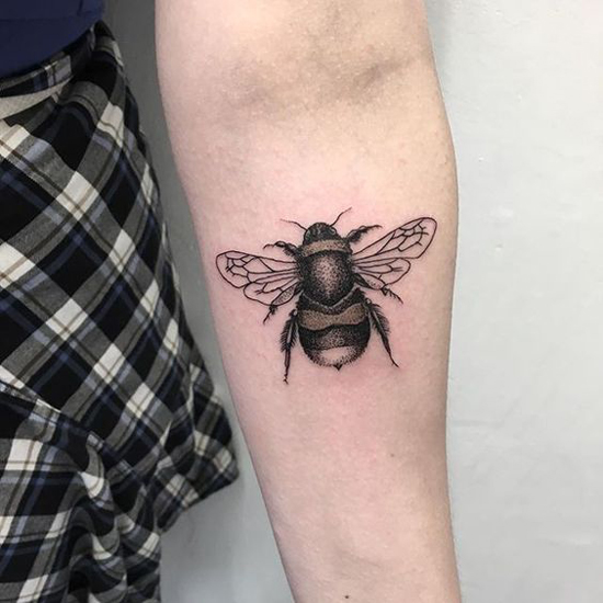 Smukke Bee Tattoo Designs 2