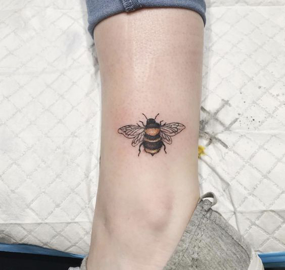 Smukke Bee Tattoo Designs 7