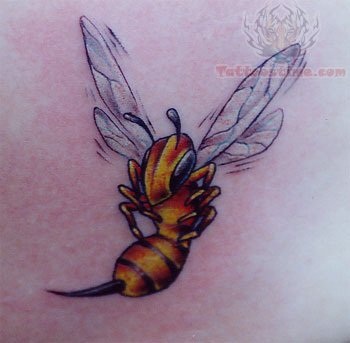 Blændende svævende High Bee Tattoo Design