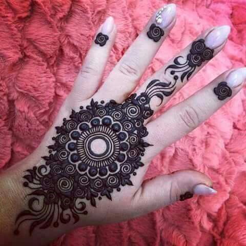 Eye Shape Mehndi Design