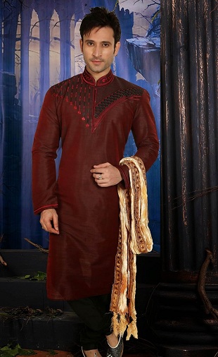 Divatos Maroon Kurta Diwali számára