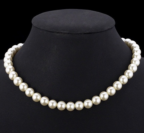 White Pearl Choker