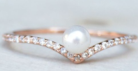 Designer guldring med diamanter og perle