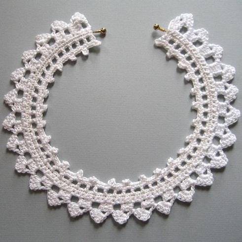 Hæklet blonde choker