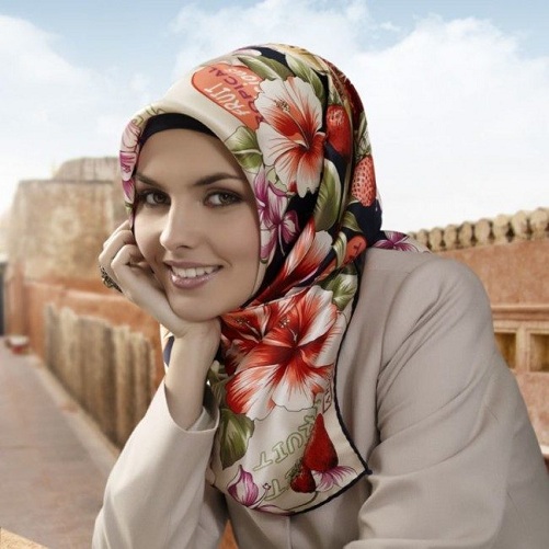 Nyomtatott török ​​hidzsáb stílus