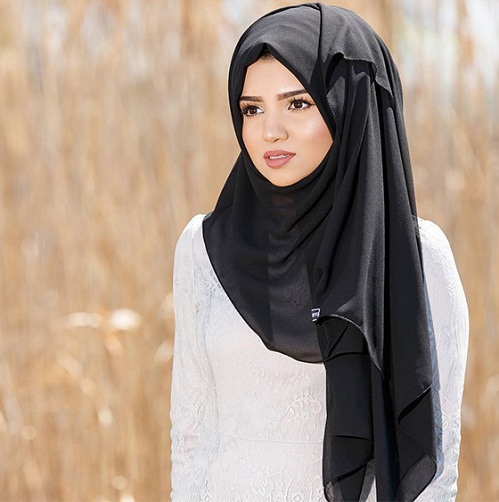 Side-fastgjort tyrkisk hijab stil