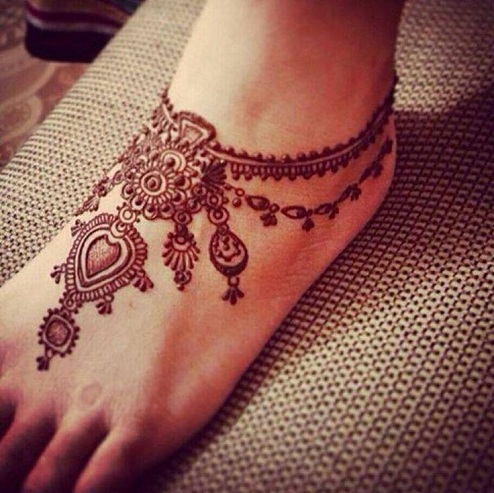 Fancy Leg Charm Mehndi