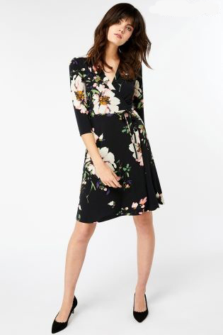 Blomstret sort kjole
