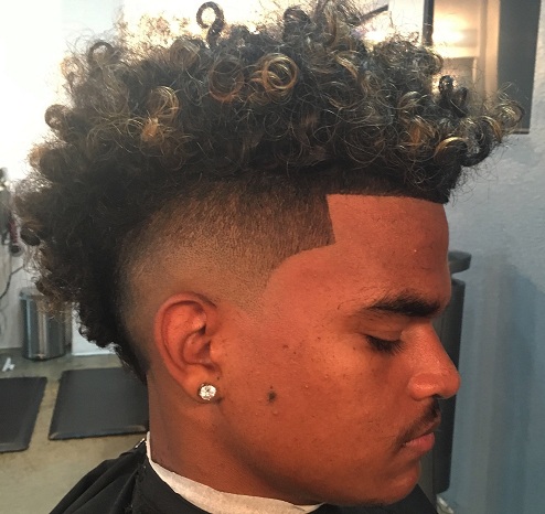 Burst Fade med Curly Afro