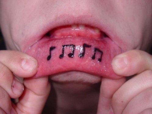Zenei száj tetoválás tervezés