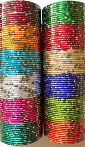 Flerfarvede glasarmbånd med sprinkler