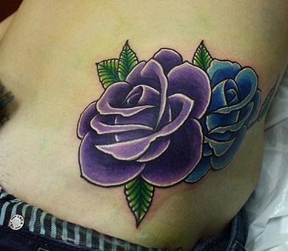 Lila tetoválás Rose -ban