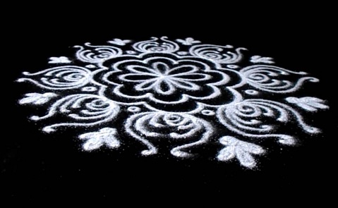 Smuk hvid Rangoli