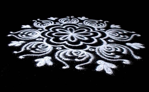 Gyönyörű fehér Rangoli