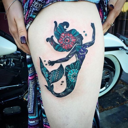 Imponerende havfrue tatoveringsdesign