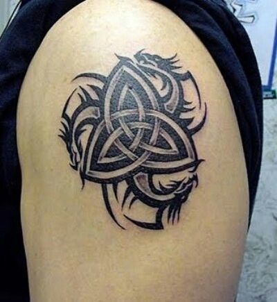 Kelta sárkány törzsi tetoválás