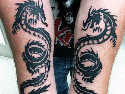 Twin dragon tribal tatovering