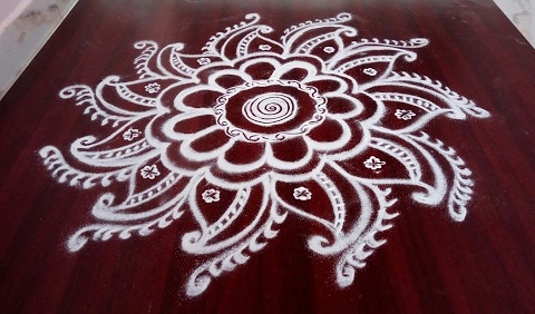 Chakra Rangoli til Pooja -værelse