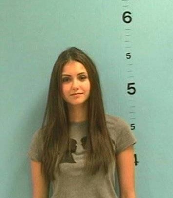 Nina Dobrev uden makeup 5