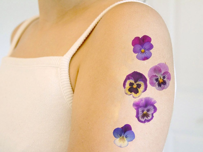 Stemorsblomst tatoveringsdesign med billeder