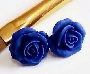 Den blå farve Rose Studs