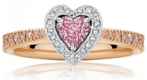 Hjerteformede lyserøde diamantringe