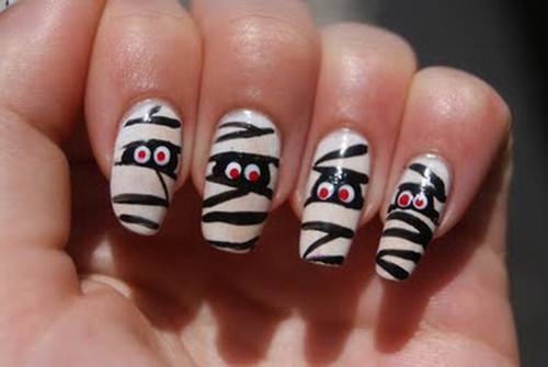 Mummy Halloween Nail Art