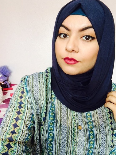 Hijab -stil med rundt ansigt til skole