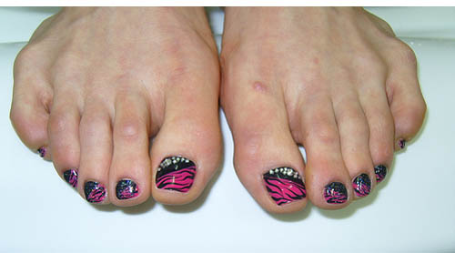 Sort og Hot Pink Toe Nail Art