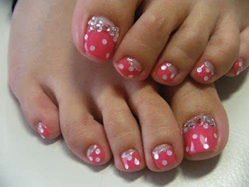 Polka Dot Toe Nail Art