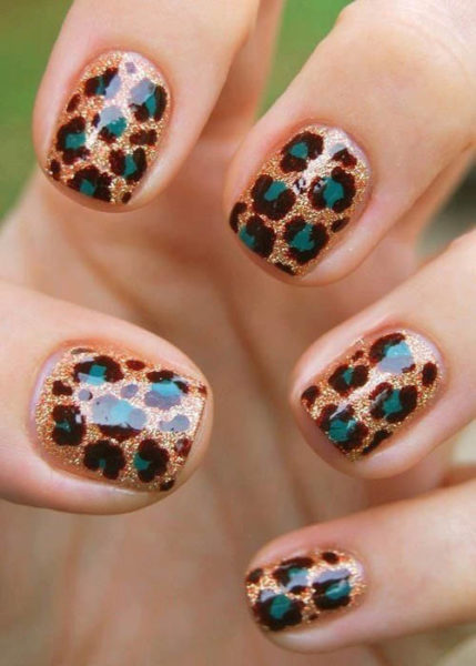 Glitter leopard print nail art