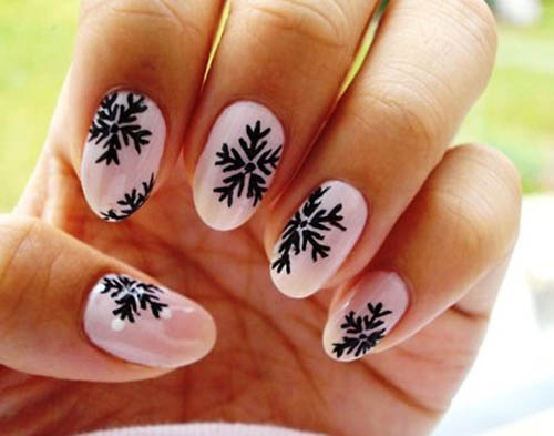 Sort Snowflake Nail Art