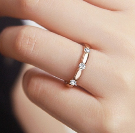 Kis gyémánt jegygyűrű
