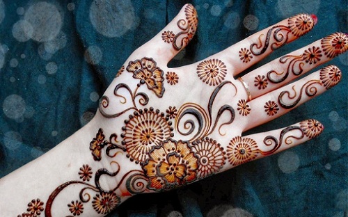 To i ét Karwa Chauth Mehndi -design